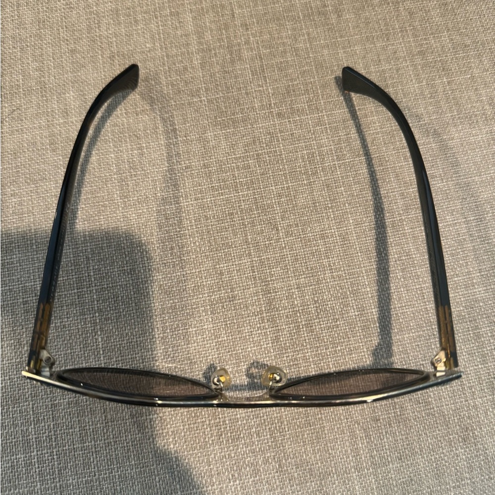 Versace Sunglasses Model 2198 See All Pics Left Side Needs To Be Tightened - Picture 9 of 10